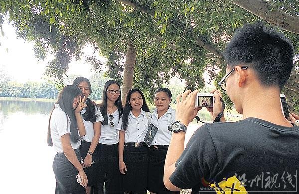 數(shù)十萬的中國游客擠爆清邁大學(xué)