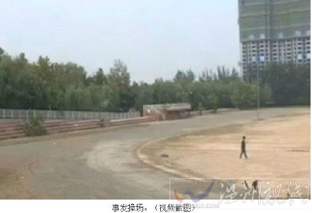 操場(chǎng)飆車(chē)女生被撞殘