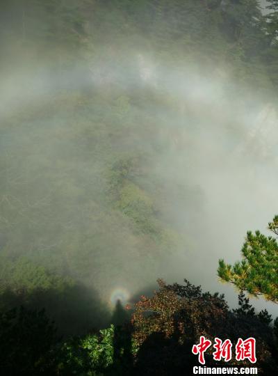 黃山出現雙佛光