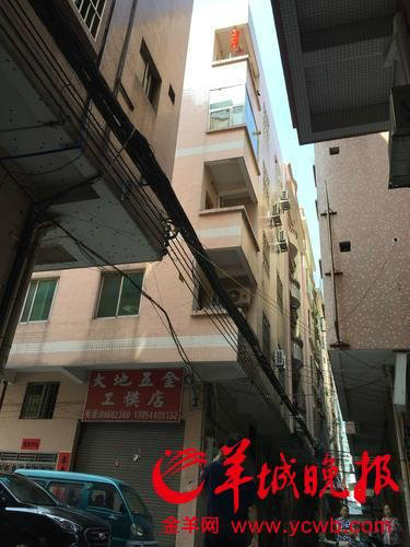 女童5樓墜下