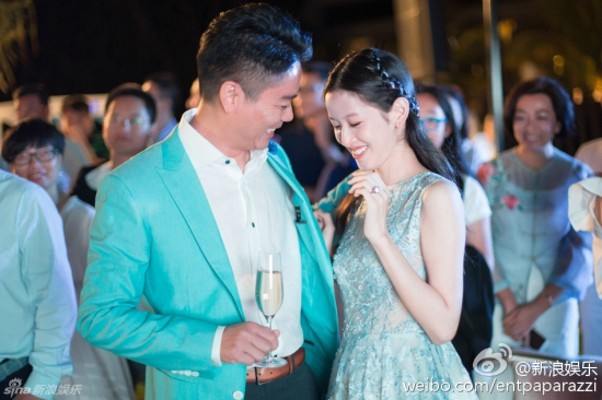 劉強東奶茶妹婚前晚宴照片