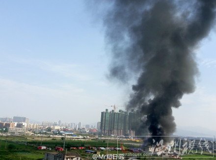 龍港危化品倉(cāng)庫(kù)著火