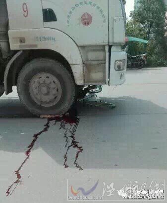 贛州車禍事發(fā)現(xiàn)場