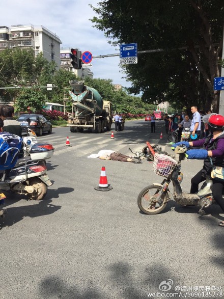 福州白馬路發生車禍