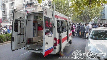 南京來(lái)鳳街發(fā)生一起車(chē)禍