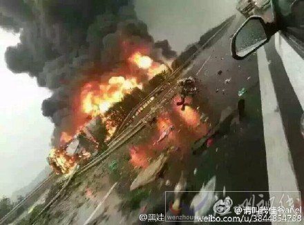 西安高速油罐車爆炸事故現(xiàn)場(chǎng)照片