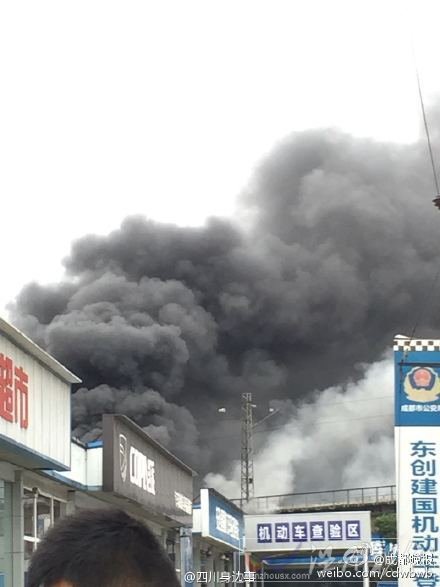 成都建國汽車發(fā)生大火