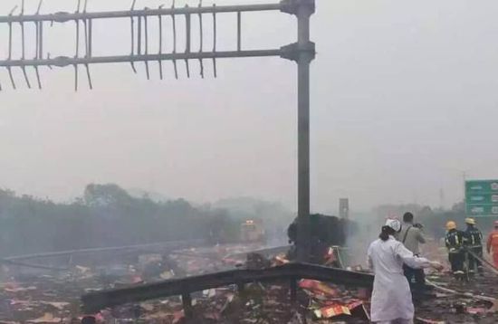 煙花爆竹貨車爆炸