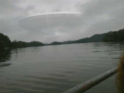 四川眉山天空現飛碟云