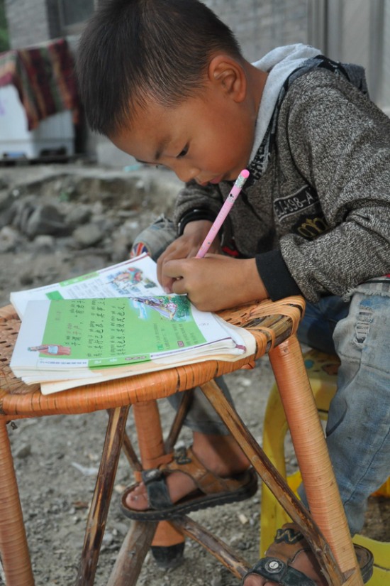 7歲娃照顧父親