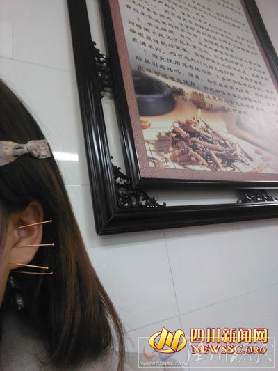 女大學生因熬夜導致耳聾