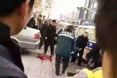 遼寧城管當(dāng)街被砍