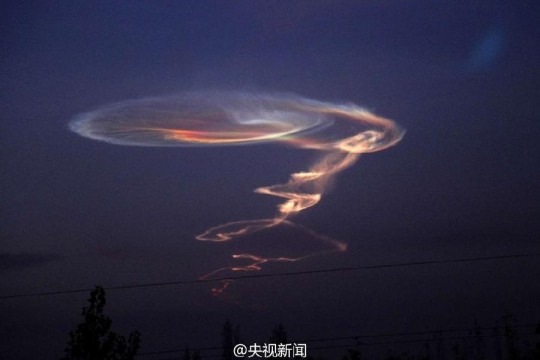 新疆天空現(xiàn)神奇天象
