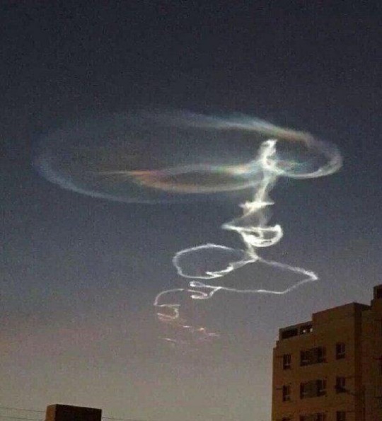 新疆天空現(xiàn)神奇天象