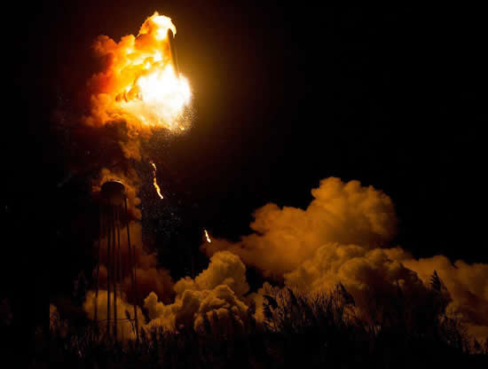 天鵝座飛船爆炸
