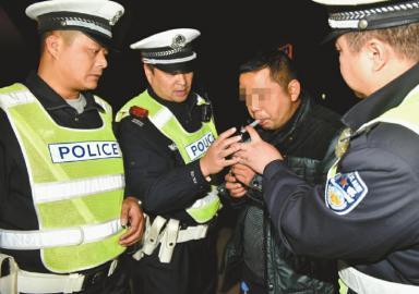 成都男子酒駕被查