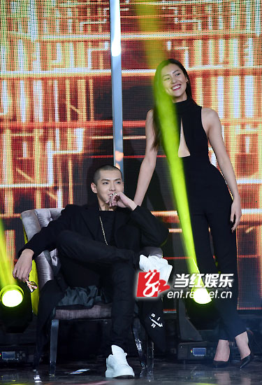 劉雯與吳亦凡現場搭檔。