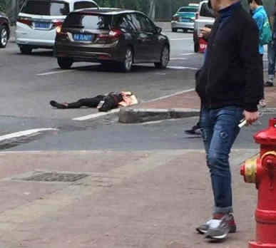 廣州地鐵砍人事件現場。