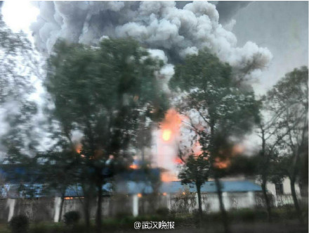 仙桃化工廠大火