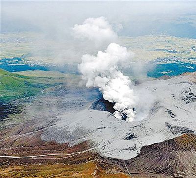 日本強震火山噴發(fā)