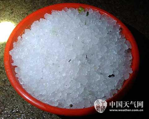 福建強對流天氣 永定 永安 南靖大風(fēng)暴雨還下冰雹