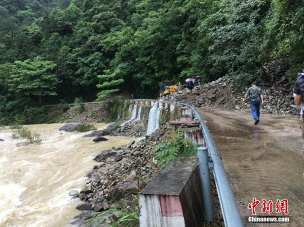 浙江麗水暴雨致高速發生山體滑坡