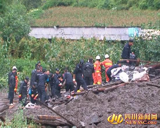 四川九龍縣發生山體滑坡 致2人受傷2人失蹤