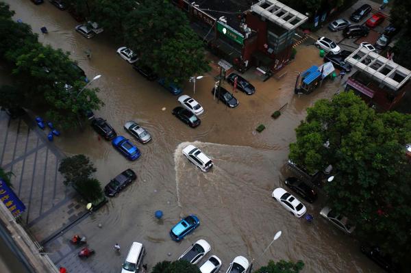 武漢暴雨交通癱瘓