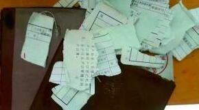 錄取通知書被同學(xué)媽撕碎了
