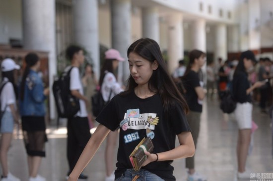 中戲開學(xué)美女如云