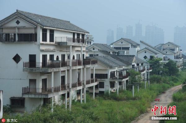 別墅群荒廢似鬼城