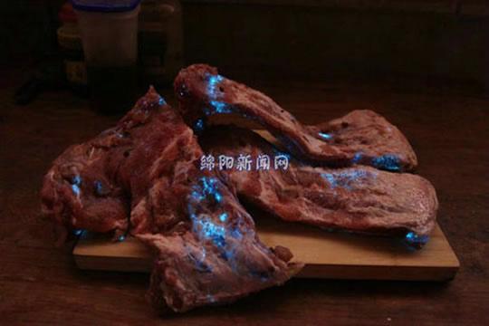豬肉夜里泛出藍光