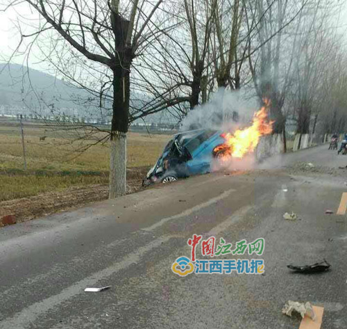 村民駕車撞村支書