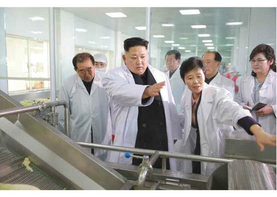 金正恩視察泡菜廠