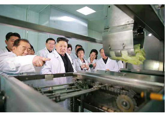 金正恩視察泡菜廠