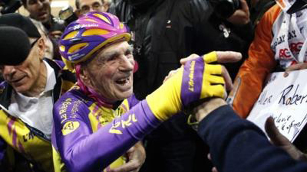 法國老人105歲騎行破記錄：1小時騎行22公里破世界紀錄。 