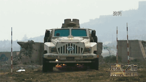 中國防雷車遭炸翻 車內士兵安全