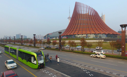首列智軌列車運行