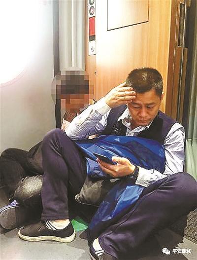 刑警坐過道走紅
