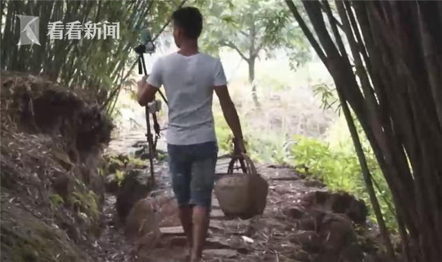 網(wǎng)紅農(nóng)民直播鄉(xiāng)村