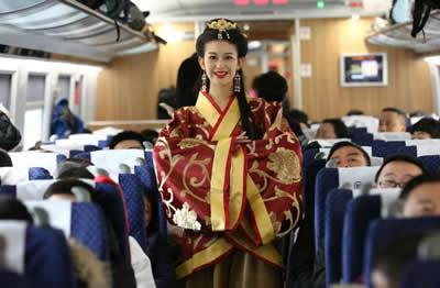 動(dòng)妹兒披漢服走秀 西成高鐵開(kāi)通