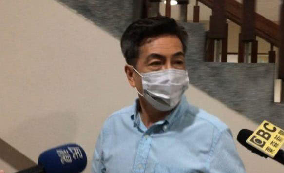 周杰倫叔叔打人：日前，周杰倫的叔叔周耀義因管理費(fèi)糾紛，被控毆打鄰居還辱罵鄰居是狗，臺(tái)北地檢署依傷害、公然侮辱、毀損及恐嚇罪名將周杰倫的叔叔起訴。