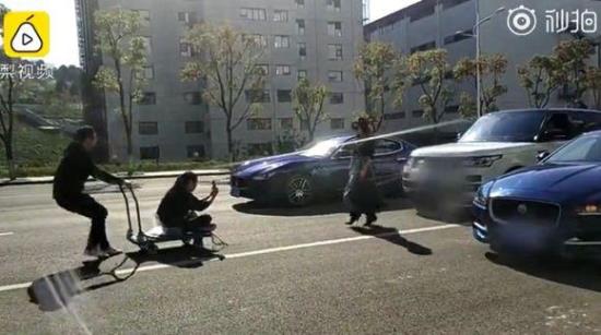 占3條車(chē)道拍抖音