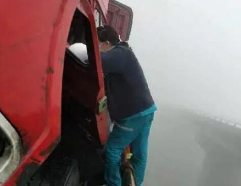女醫生懸空救人