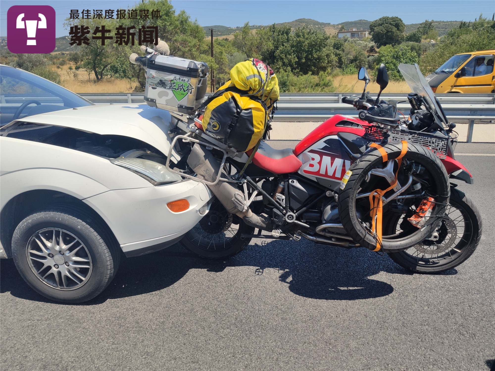 騎車穿25國看女兒