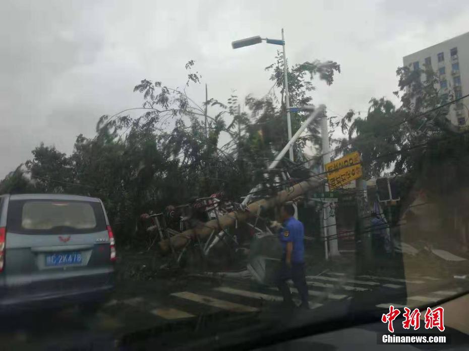 海南儋州突發(fā)龍卷風(fēng)