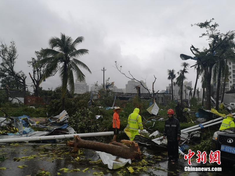 海南儋州突發(fā)龍卷風(fēng)