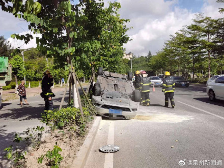 泉州北山隧道發(fā)生三車追尾車禍現場