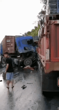 三善大橋今天早上發(fā)生交通事故導(dǎo)致大堵車