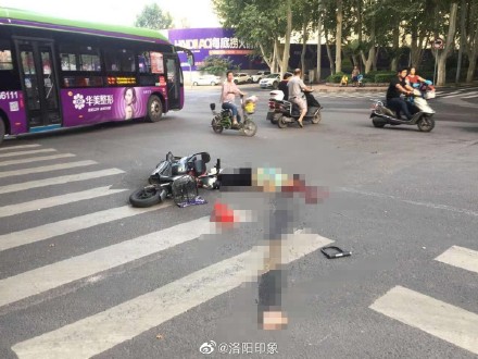 車禍現(xiàn)場非常的血腥